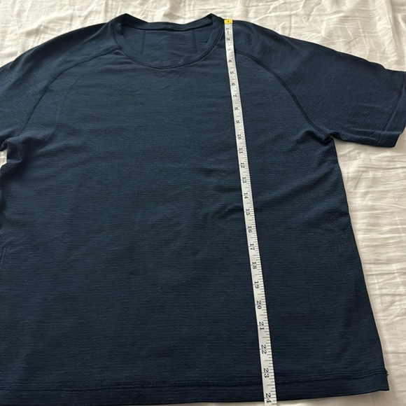 Lululemon Mens Metal Vent Tech Short Shirt (Mineral Blue) , HEMMED Size Small - Picture 3 of 6